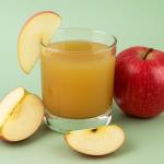 >Karotte, Apfel, Zitrone und ein Löffel Meerrettich: Der Hausmacher-Saft, den Ernährungsexperten mit einer natürlichen Vitaminbombe vergleichen